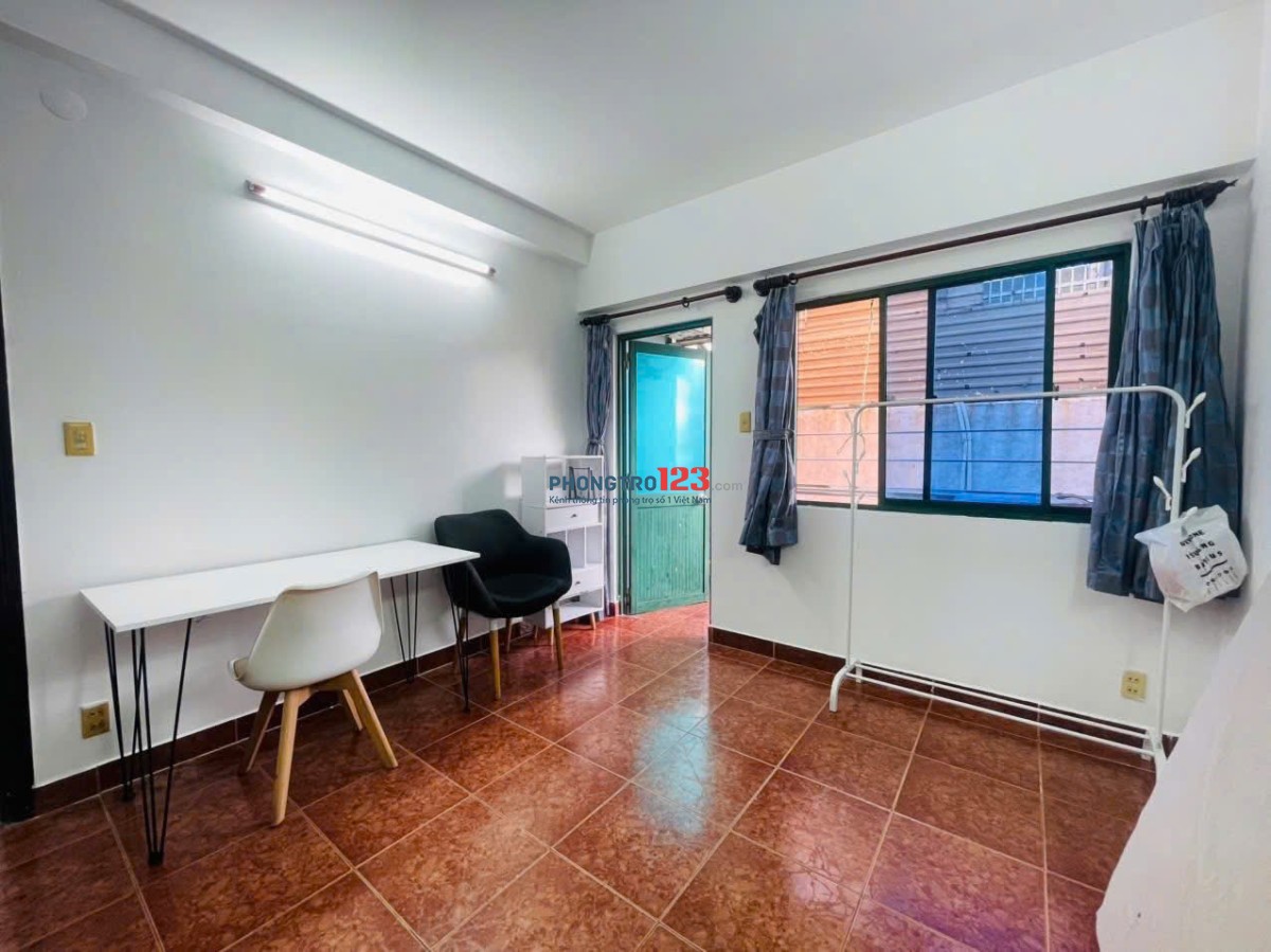Chung cư Miếu Nổi, Vũ Huy Tấn, BT: 11tr/th, 2 pn rộng, 70m2, Nội thất.