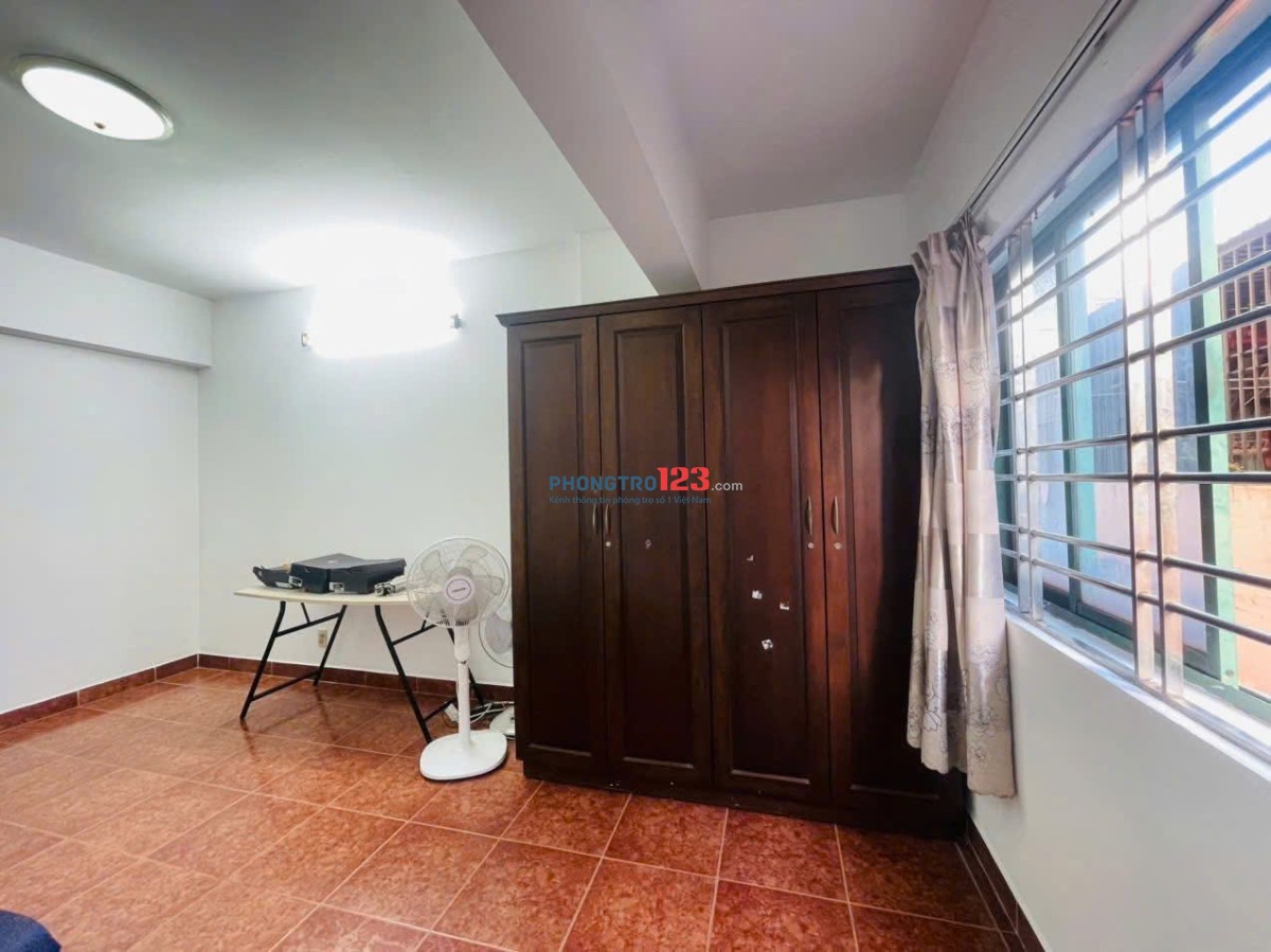 Chung cư Miếu Nổi, Vũ Huy Tấn, BT: 11tr/th, 2 pn rộng, 70m2, Nội thất.