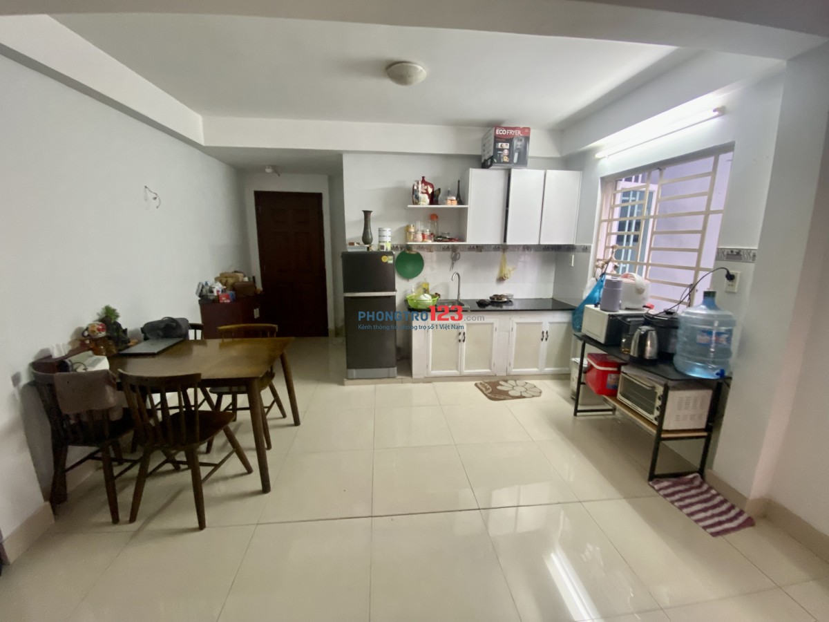 Cần 1 bạn Nữ ở ghép - làm VP hoặc Sinh viên. Phòng rộng 40m2 - 2.700k/1 người bao gồm điện nước
