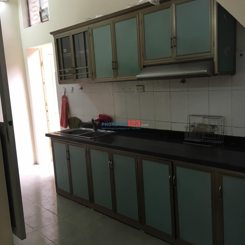 Cho thuê nhà nguyên căn, ngõ phố Kim Mã, 32m2 x 3 tầng