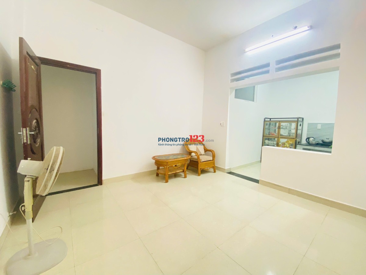 Phòng cho NVVP, SV năm 3,4. Yên tĩnh, an ninh gần ngã 4 thủ đức.