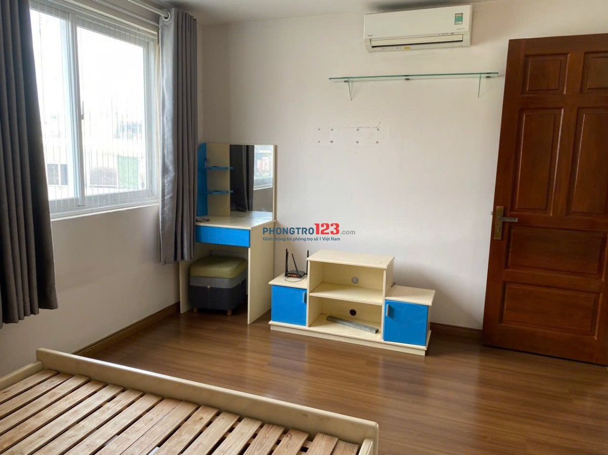 Chung cư 590, CMT8,P11, Quận 3:81m2, 2p ngủ,NT, 11tr/th