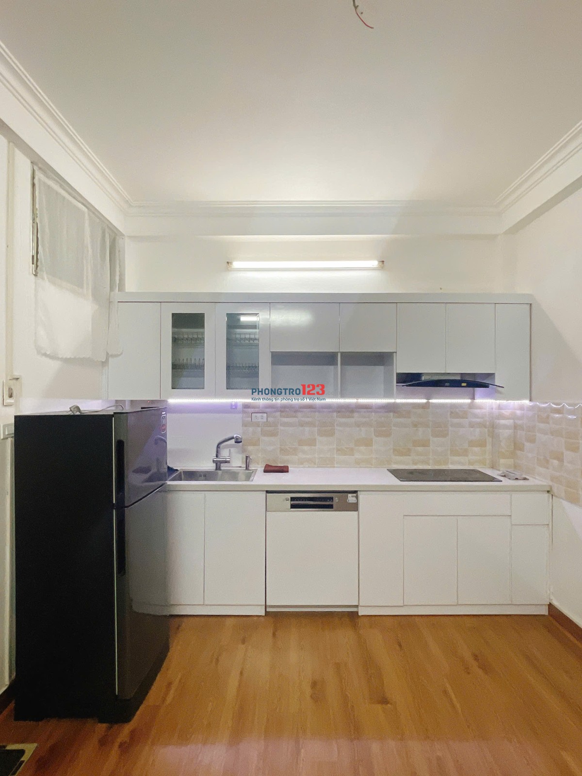 Cho thuê nhà ngõ 333 phố Vọng, 25m× 5 tầng. đủ tiện nghi, giá 10tr/tháng