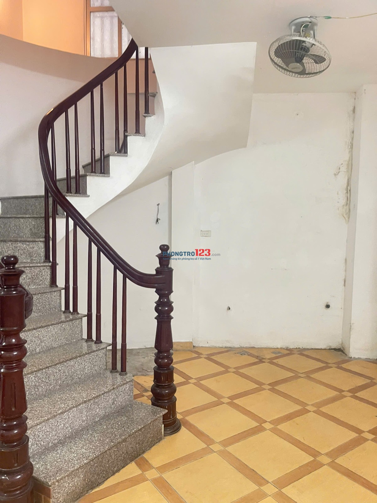 Cho thuê nhà ngõ 333 phố Vọng, 25m× 5 tầng. đủ tiện nghi, giá 10tr/tháng