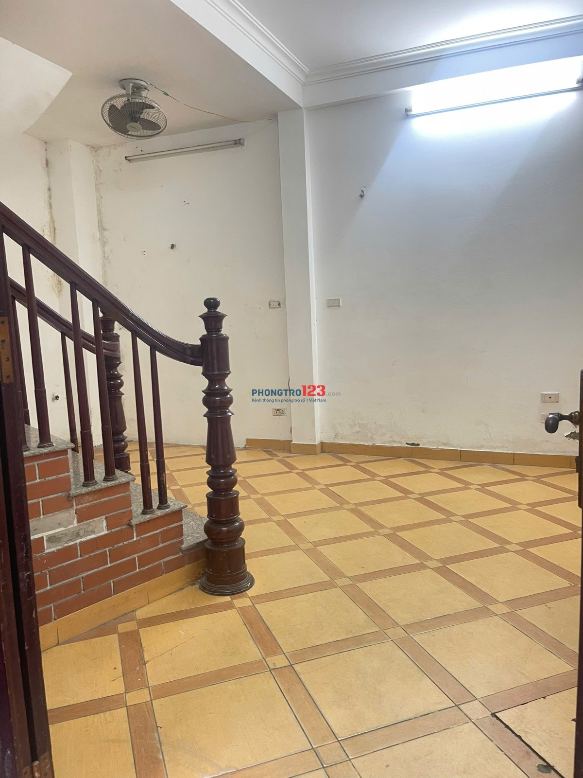 Cho thuê nhà ngõ 333 phố Vọng, 25m× 5 tầng. đủ tiện nghi, giá 10tr/tháng