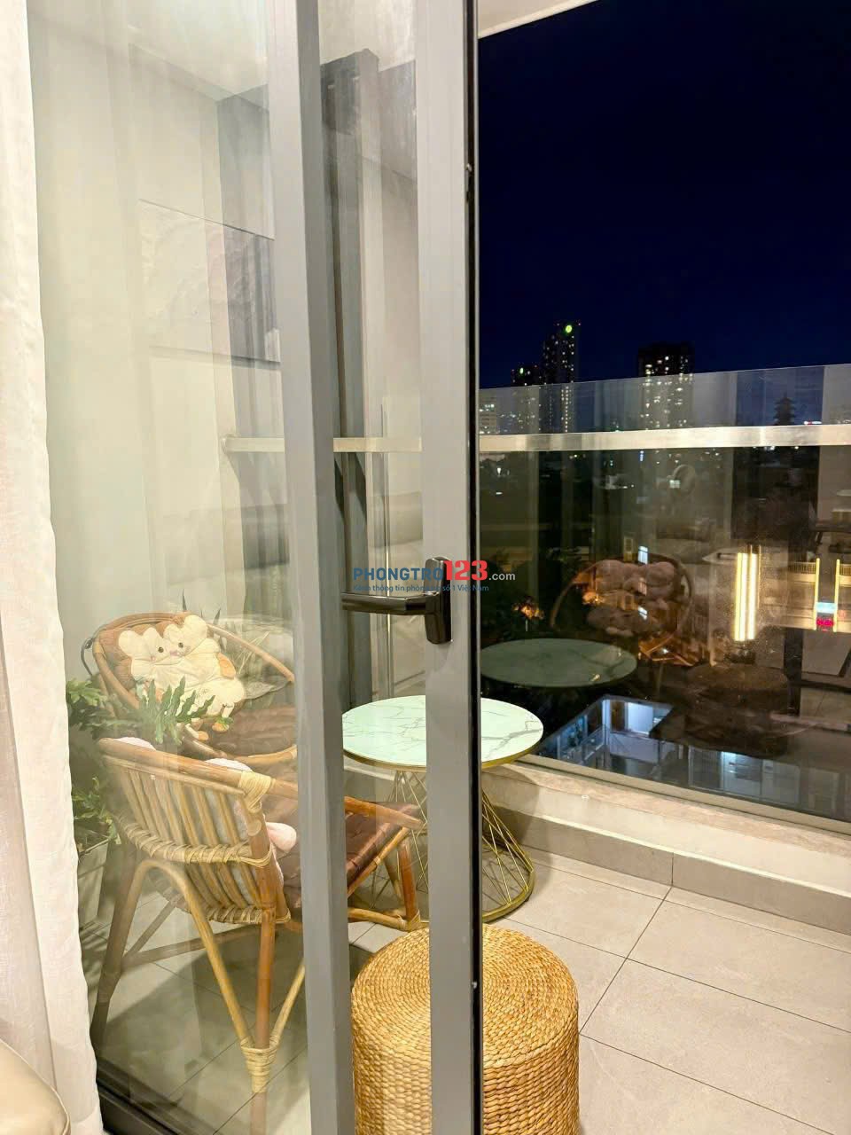 Chung cư Sky Center, Phổ Quang, TB: 75m2, 2p ngủ, NTCC, 17triệu