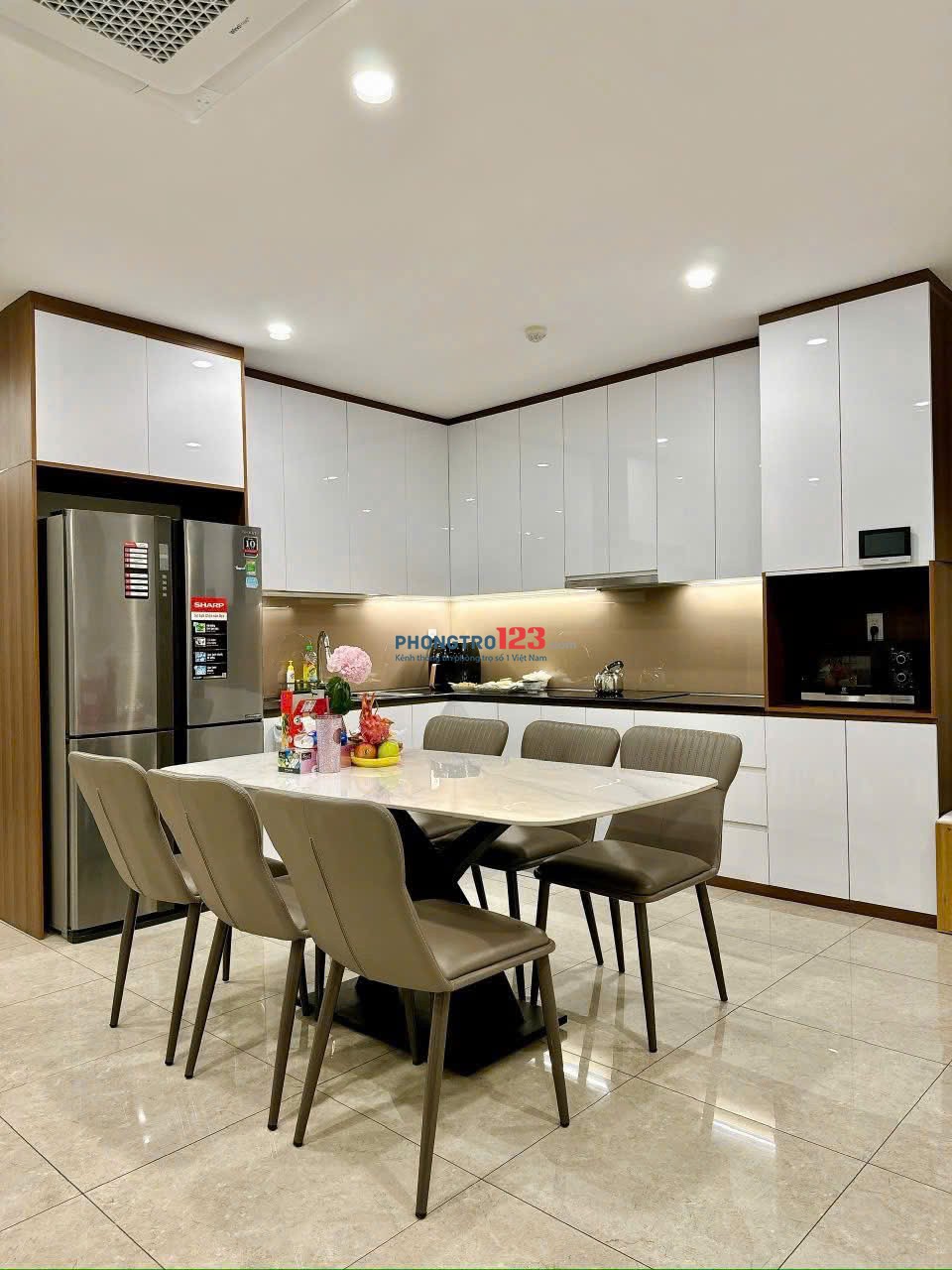 Chung cư Sky Center, Phổ Quang, TB: 75m2, 2p ngủ, NTCC, 17triệu