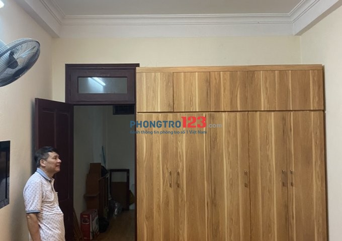 Cho thuê nhà nguyên căn Phố Vạn Phúc, Ba Đình. Vừa ở vừa kinh doanh. Chỉ 10tr