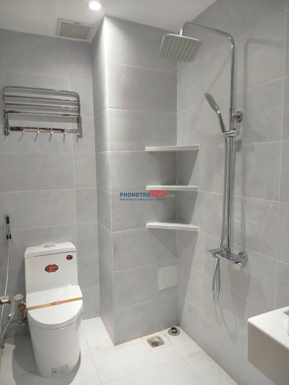 Cho thuê căn hộ Studio Tách bếp, Cửa sổ Q1 gần công viên 23 tháng 9, Ngã Năm Cống Quỳnh, Bùi Viện