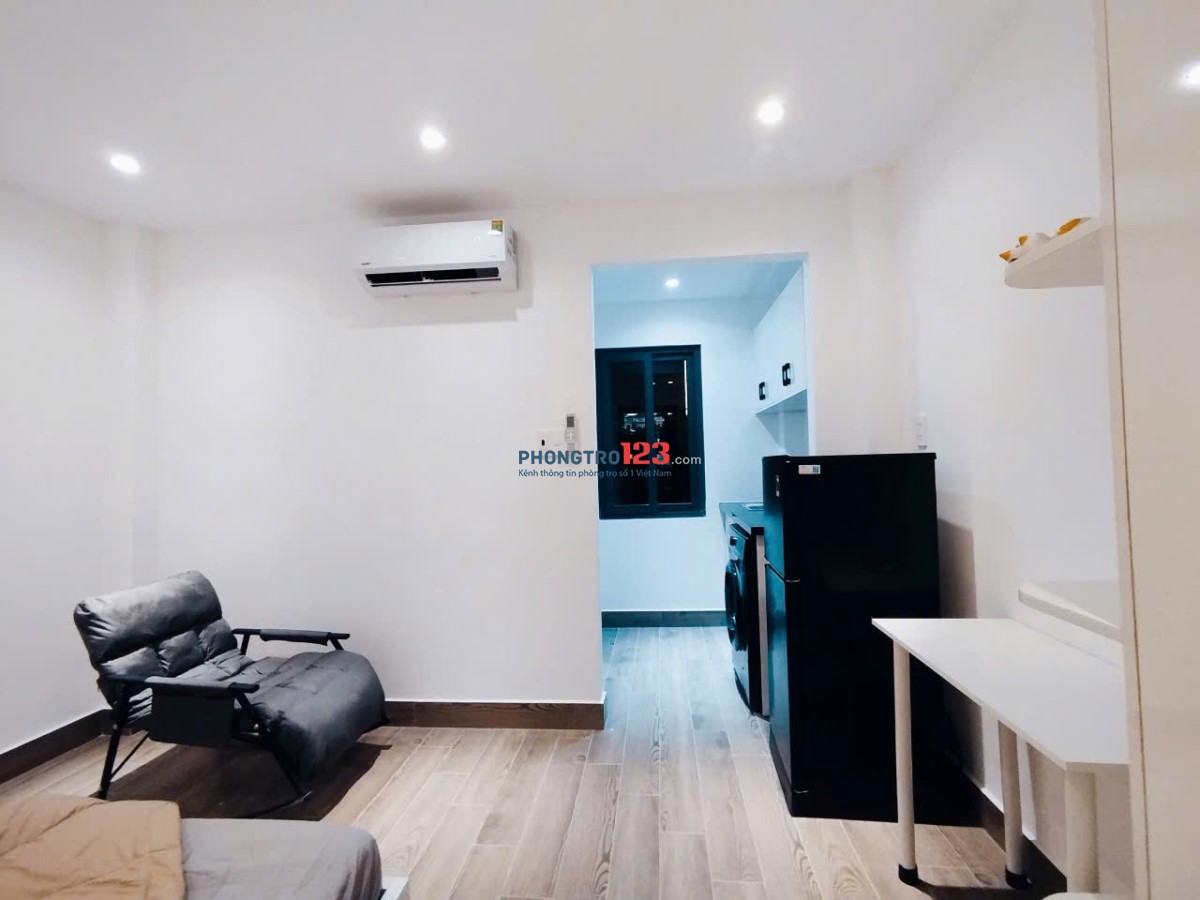 Cho thuê căn hộ Studio Tách bếp, Cửa sổ Q1 gần công viên 23 tháng 9, Ngã Năm Cống Quỳnh, Bùi Viện