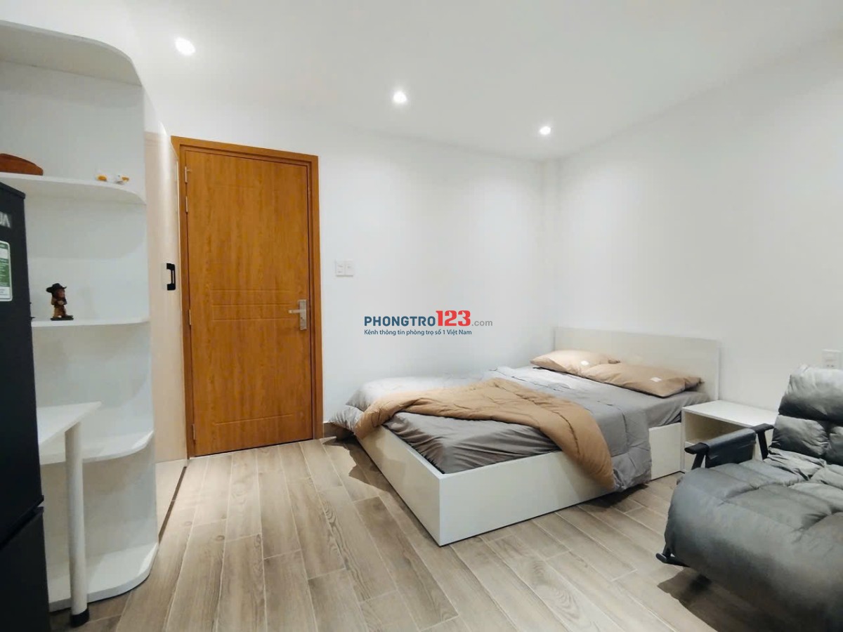 Cho thuê căn hộ Studio Tách bếp, Cửa sổ Q1 gần công viên 23 tháng 9, Ngã Năm Cống Quỳnh, Bùi Viện