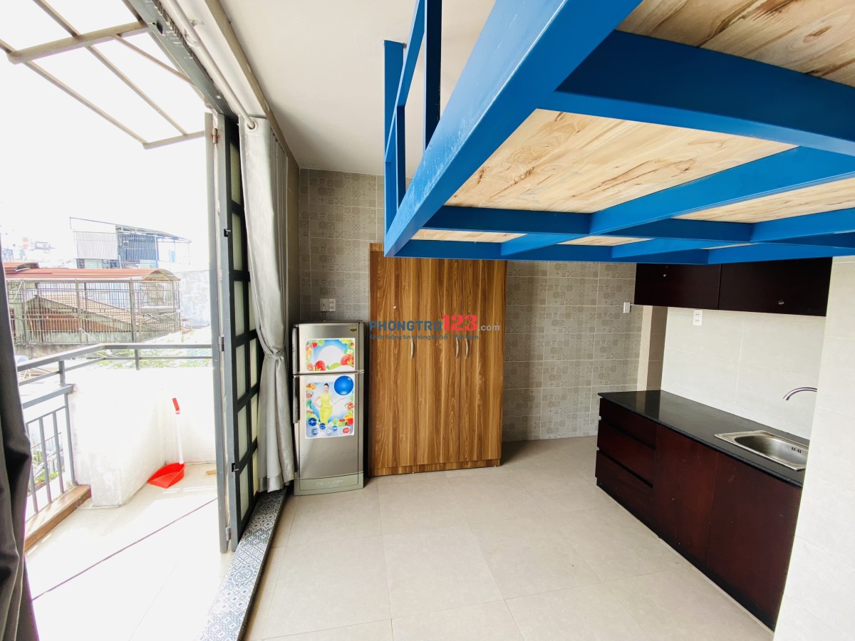 TRỐNG PHÒNG NGAY CHỢ TÂN HƯƠNG FULL NỘI THẤT CÓ BANCONG RIÊNG.