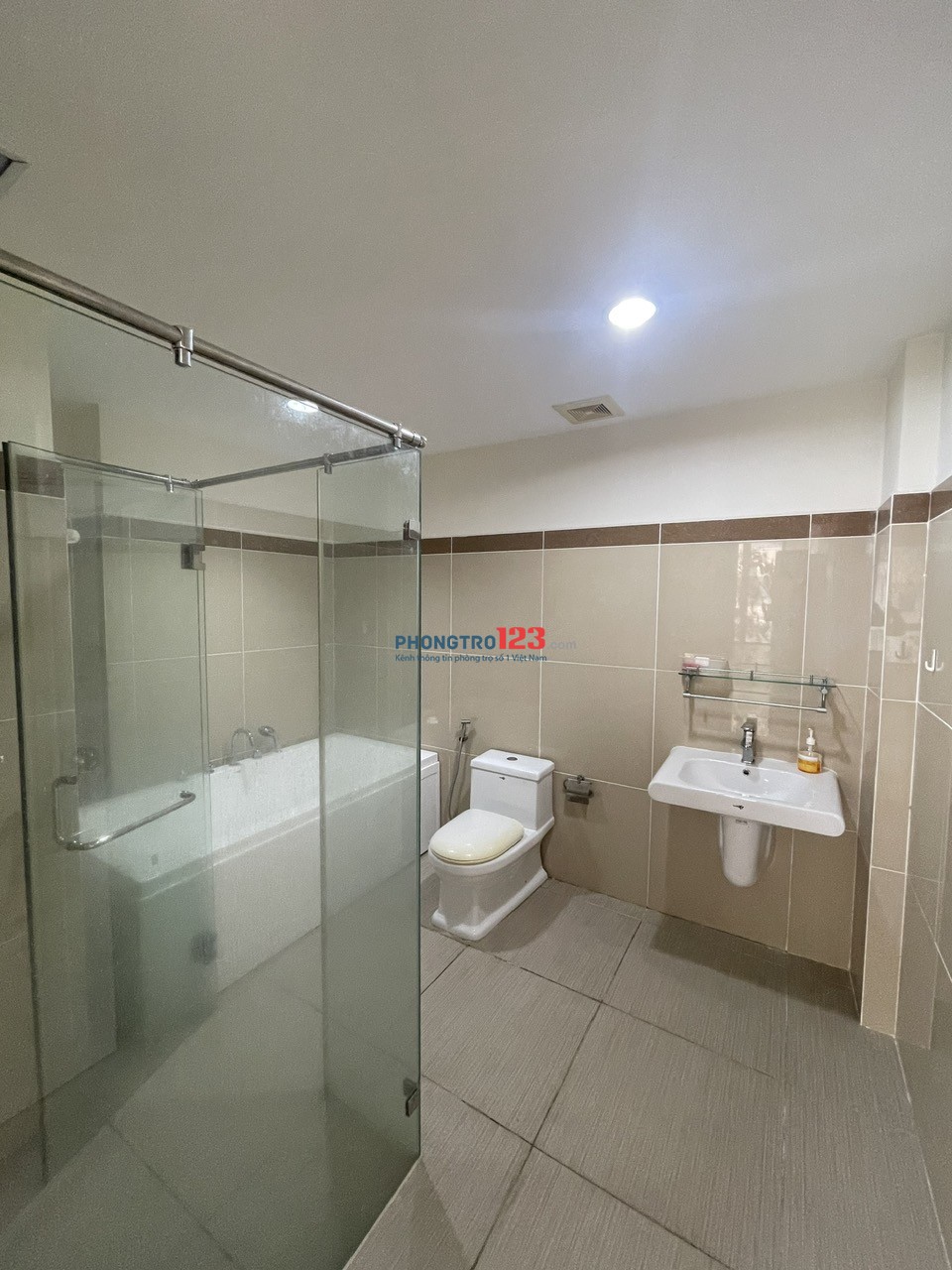 Cho thuê phòng master lớn trong chung cư Đức Khải