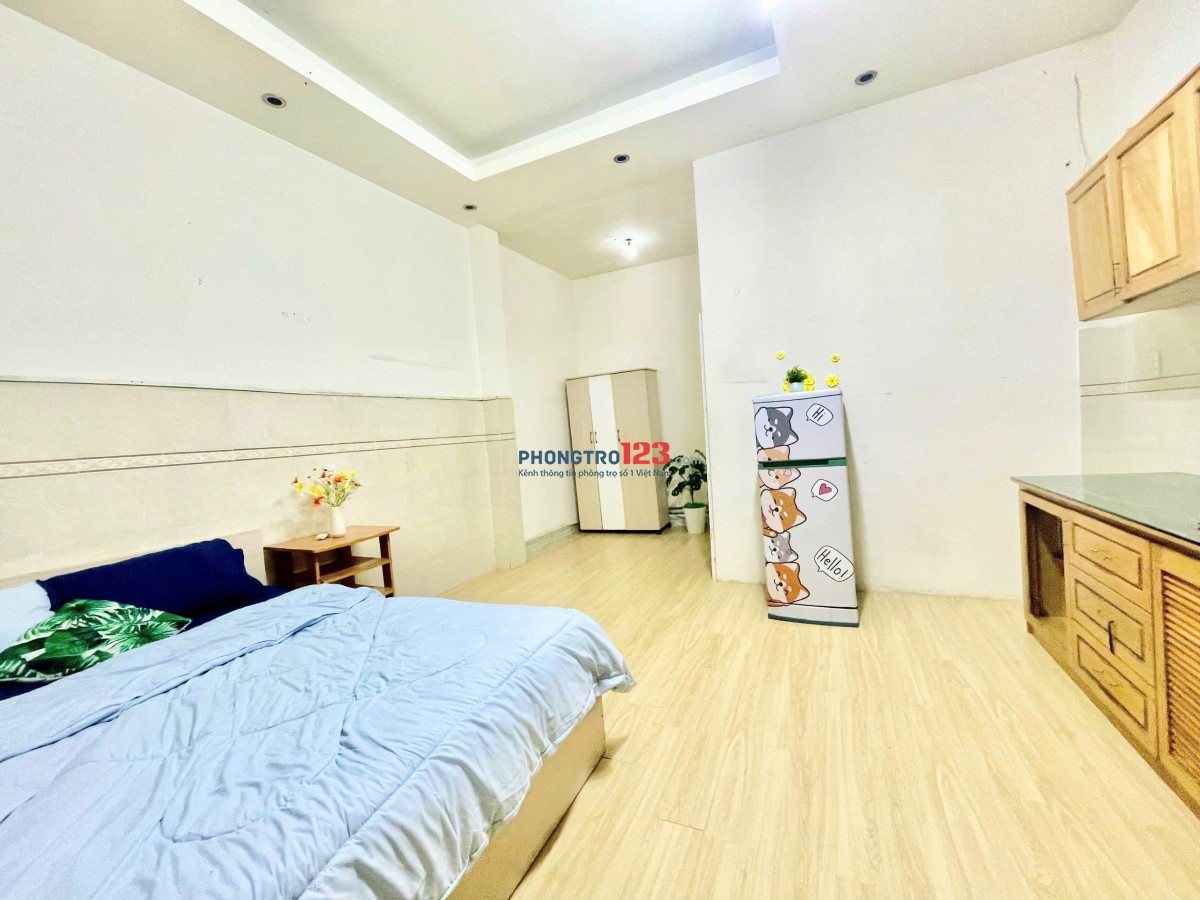 Phòng 35m2 Có Ban Công Sau _ Nguyễn Xí Gần VinCom _ Gần Chợ Nguyễn Xí Và ĐH Hutech