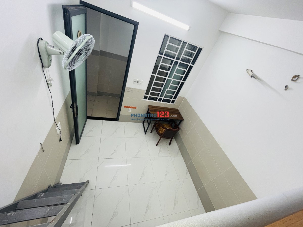 CHDV Duplex - Thang máy, máy giặt , khoá vân tay, hầm xe, nước nóng