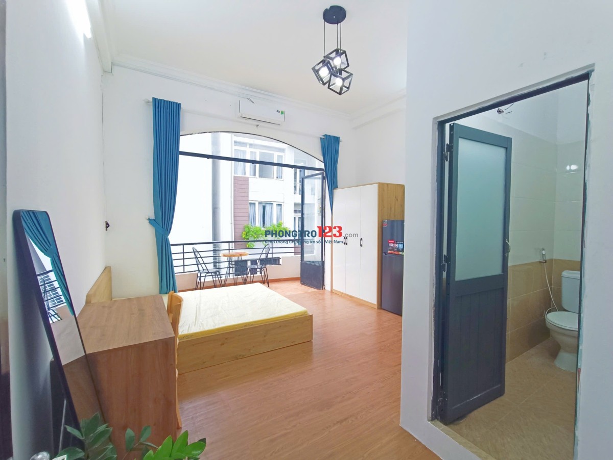 Cho thuê phòng ban công 30m2 Hoàng Dư Khương quận 10 kế bên đại học ngoại ngữ tin học Huflit
