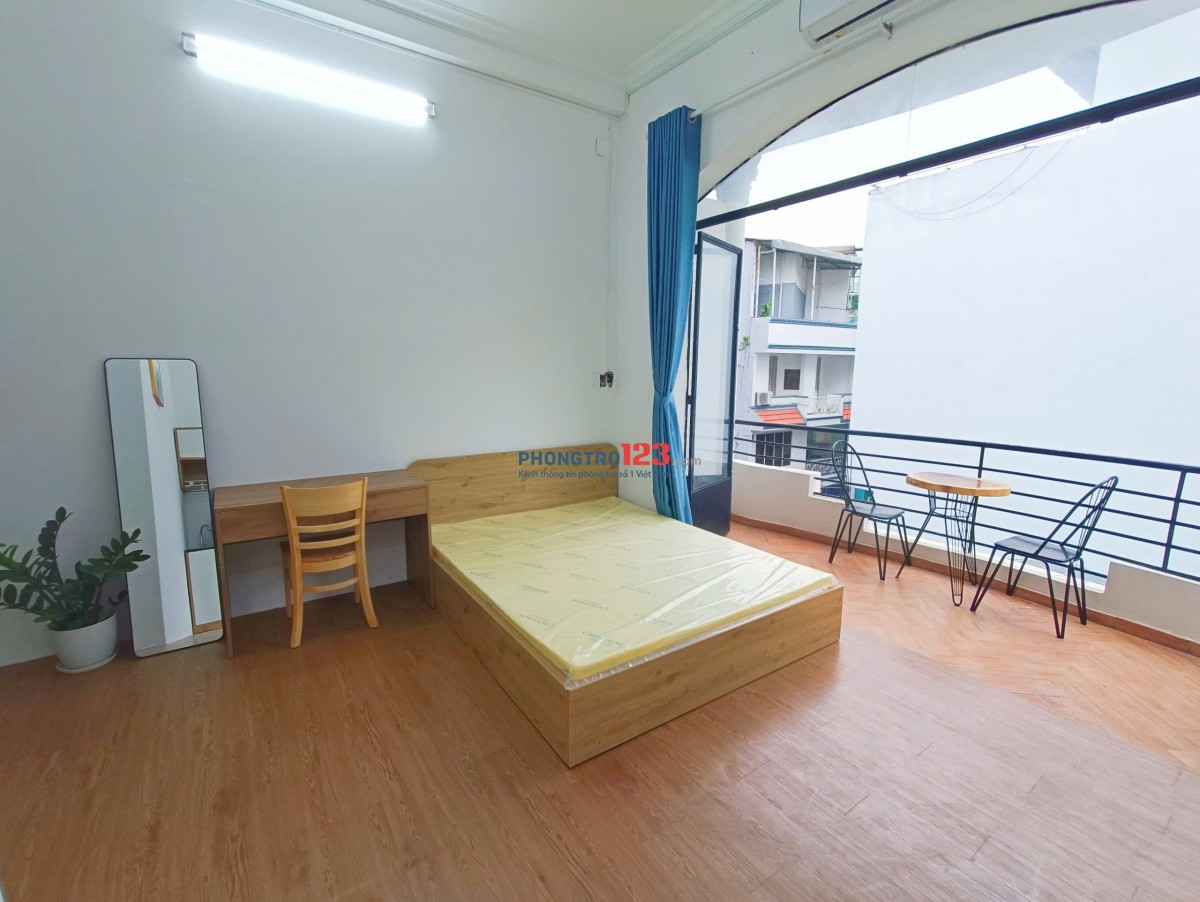 Cho thuê phòng ban công 30m2 Hoàng Dư Khương quận 10 kế bên đại học ngoại ngữ tin học Huflit