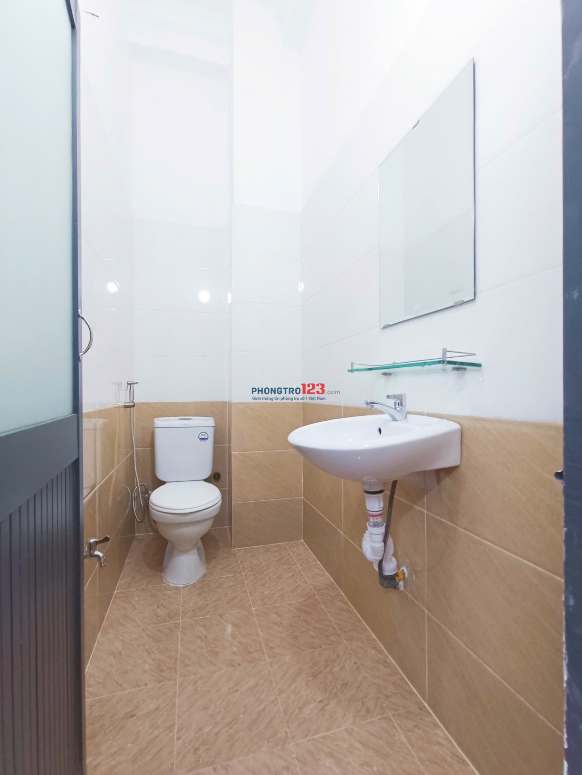 Cho thuê phòng ban công 30m2 Hoàng Dư Khương quận 10 kế bên đại học ngoại ngữ tin học Huflit