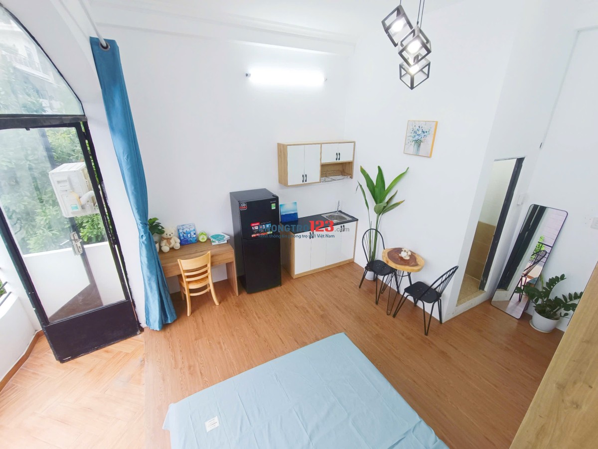 Cho thuê phòng ban công 30m2 Hoàng Dư Khương quận 10 kế bên đại học ngoại ngữ tin học Huflit