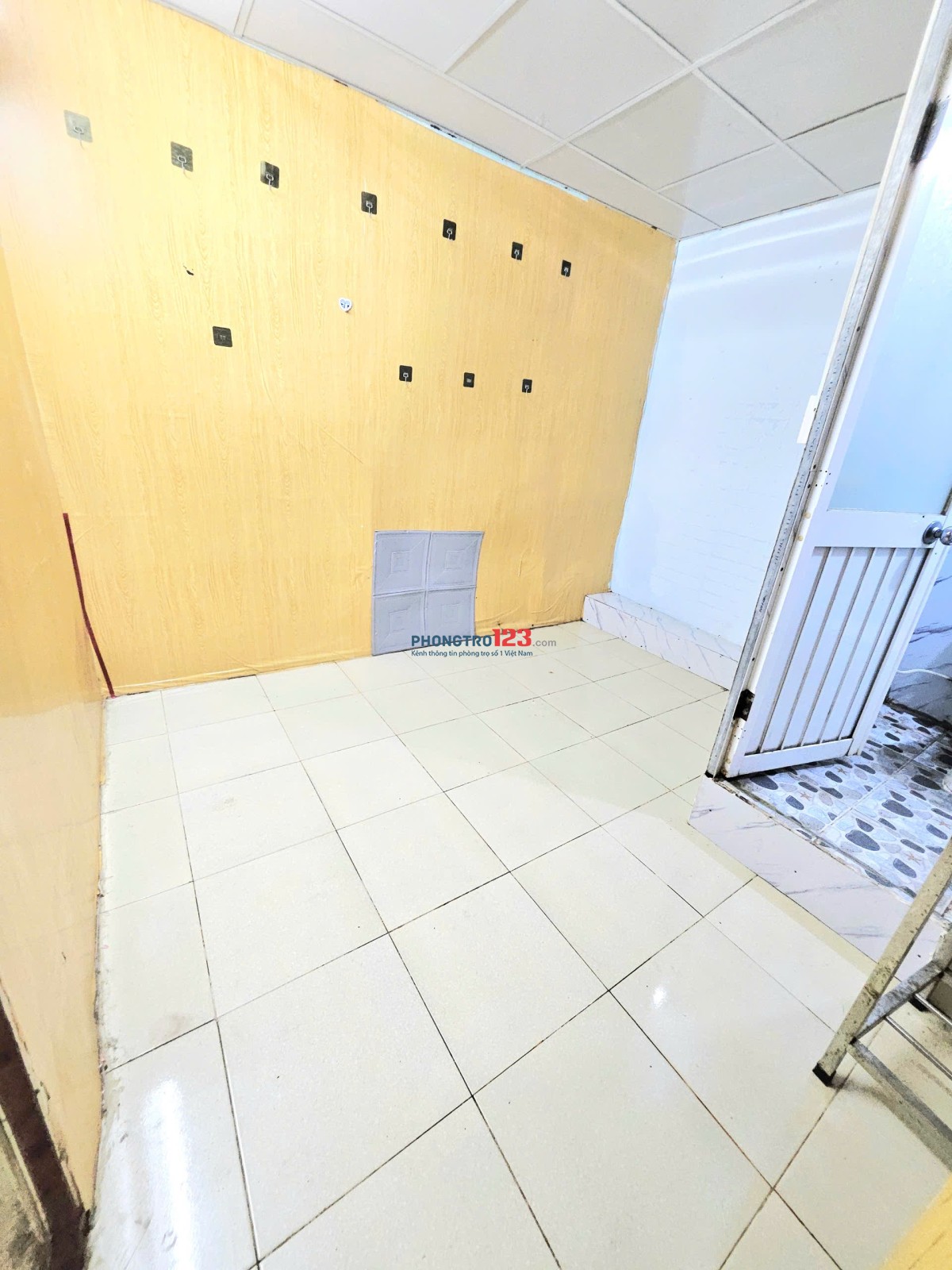 Cho thuê phòng giá rẻ 2tr4 Bạch Đằng P15 Bình Thạnh