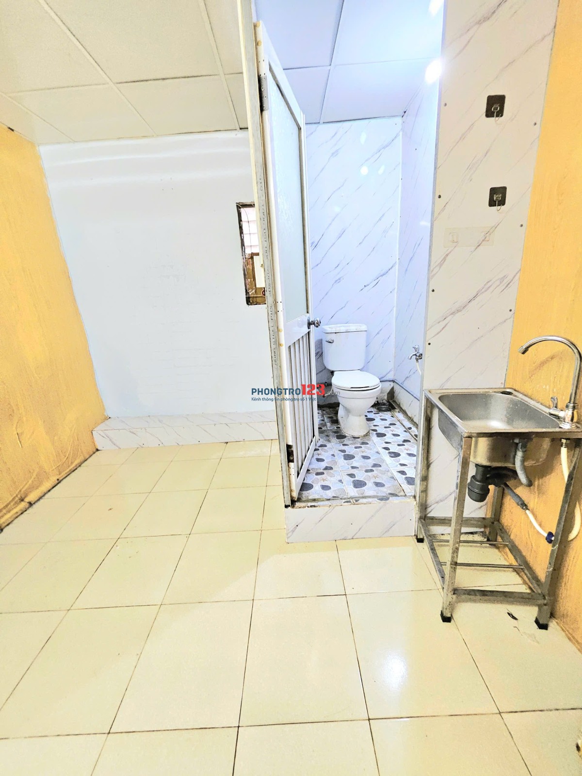 Cho thuê phòng giá rẻ 2tr4 Bạch Đằng P15 Bình Thạnh