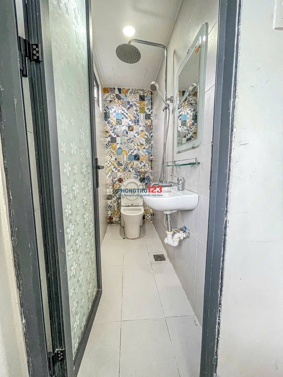 Phòng cho thuê Cách Mạng Tháng Tám Q3 gần Công Trường Dân Chủ thuận tiện đi Học Viện Tài Chính