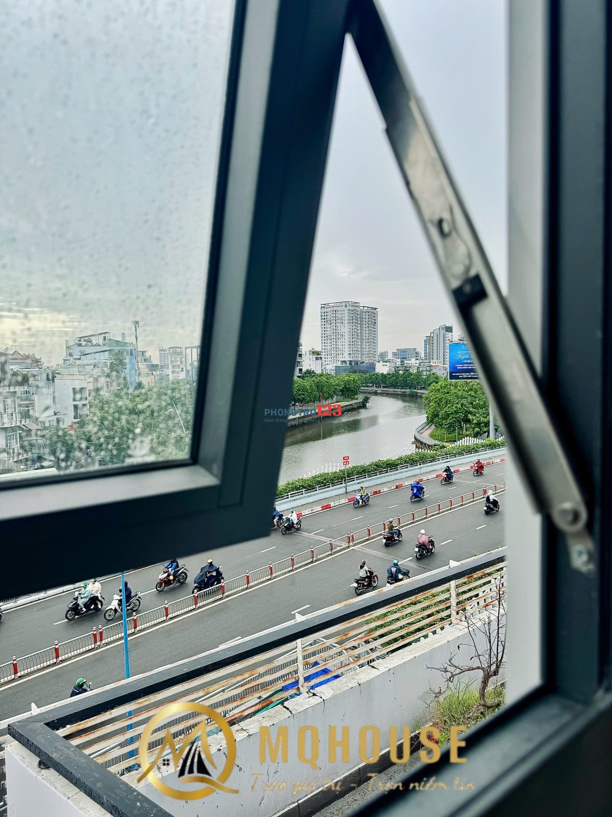 Phòng trọ cho thuê Hai Bà Trưng Q1 30m2 - gần ĐH Kinh Tế đầy đủ nội thất , cửa sổ lớn đón nắng