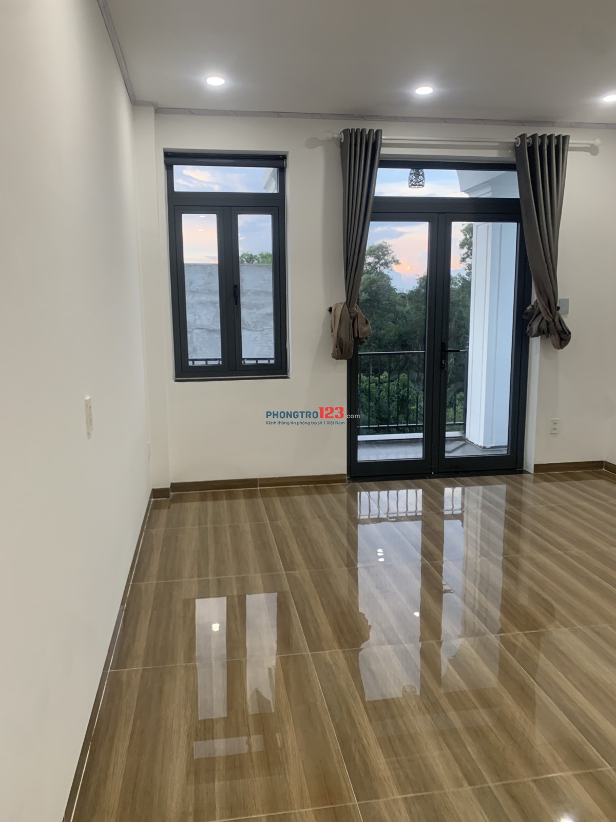 CHO THUÊ PHÒNG , CÓ BAN CÔNG 3.5TR. GẦN NGÃ TƯ THỦ ĐỨC KHU CNC, ĐH FPT HUTECH, TÀI CHÍNH, SPKT