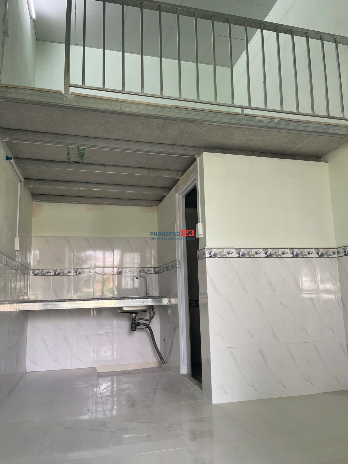Cho thuê phòng 25m2 mới xây 100%, có gác lững tại 492 Ca Văn Thỉnh