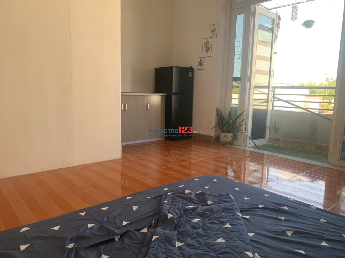 Chính Chủ Cho Thuê Phòng Ban Công Lớn Đầy Đủ Nội Thất