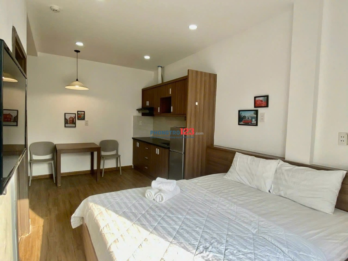 Cho thuê căn hộ Studio Ban công Q1 gần nhà thờ Tân Định, chợ Tân Định, cầu Kiệu