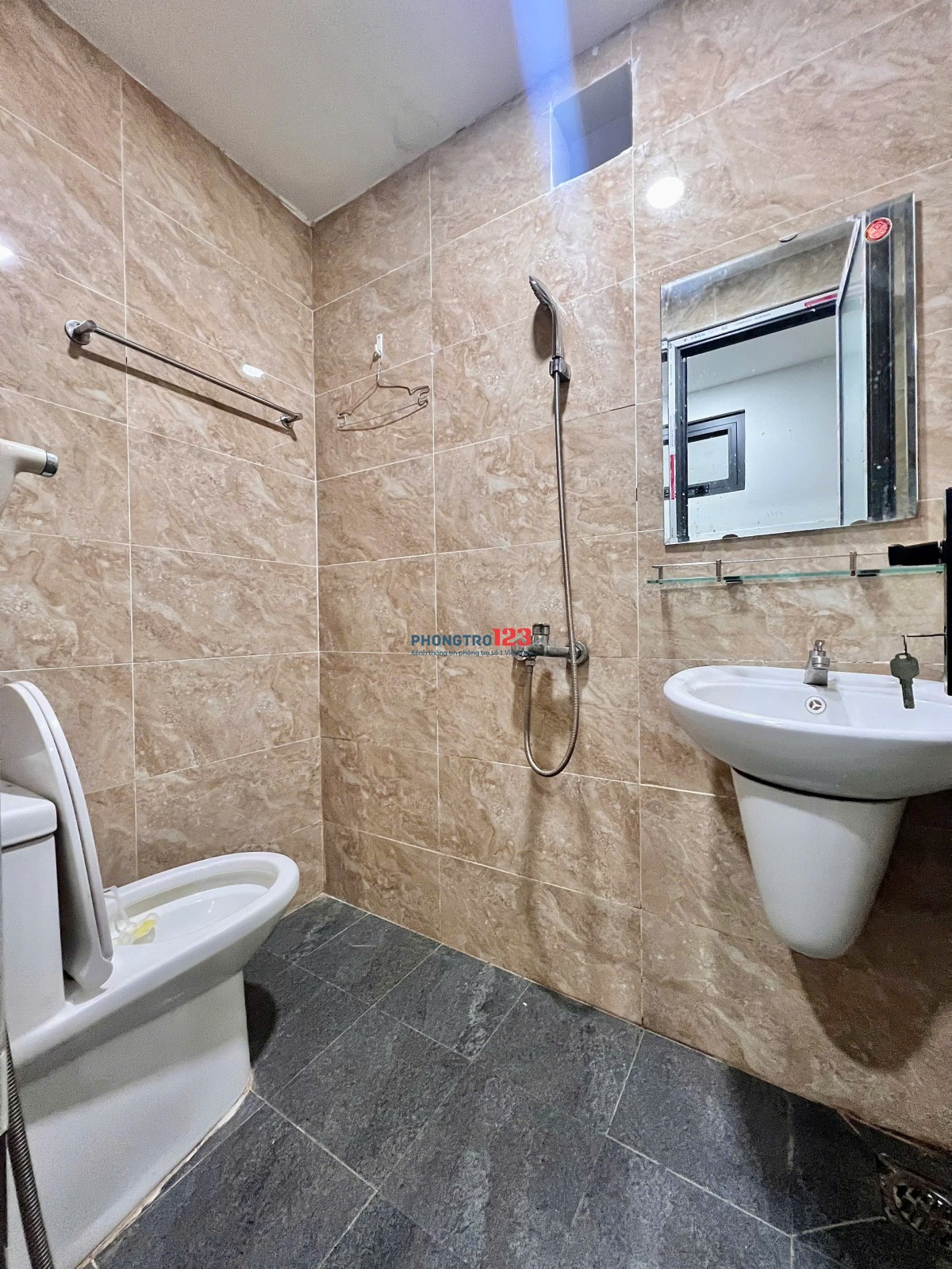 PHÒNG VIP 25m2 FULL TIỆN NGHI HUỲNH TÁN PHÁT Q7 GIAO HOÀNG QUỐC VIỆT