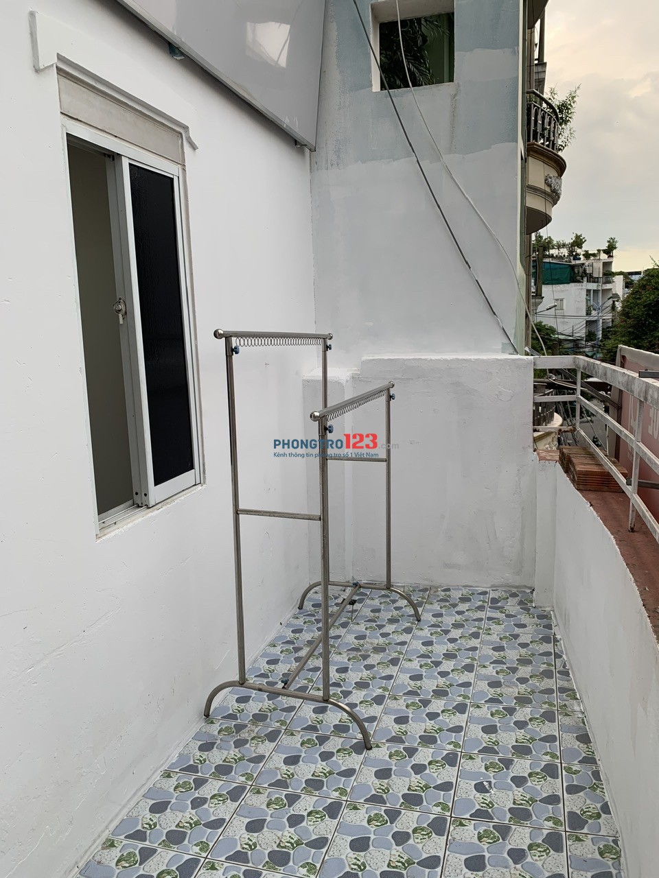 PHÒNG DUPLEX BAN CÔNG TO – GẦN CHỢ HOÀNG HOA THÁM – TÂN BÌNH