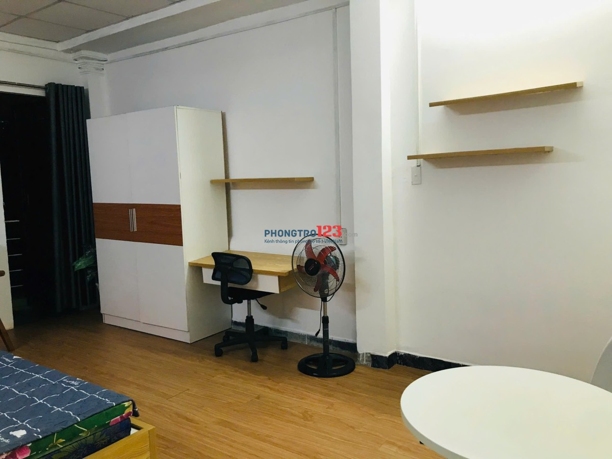 Trống phòng 35m2 full nội thất, Bancol thoáng Mê Linh, quận Bình Thạnh, gần Quận 1, Hàng xanh