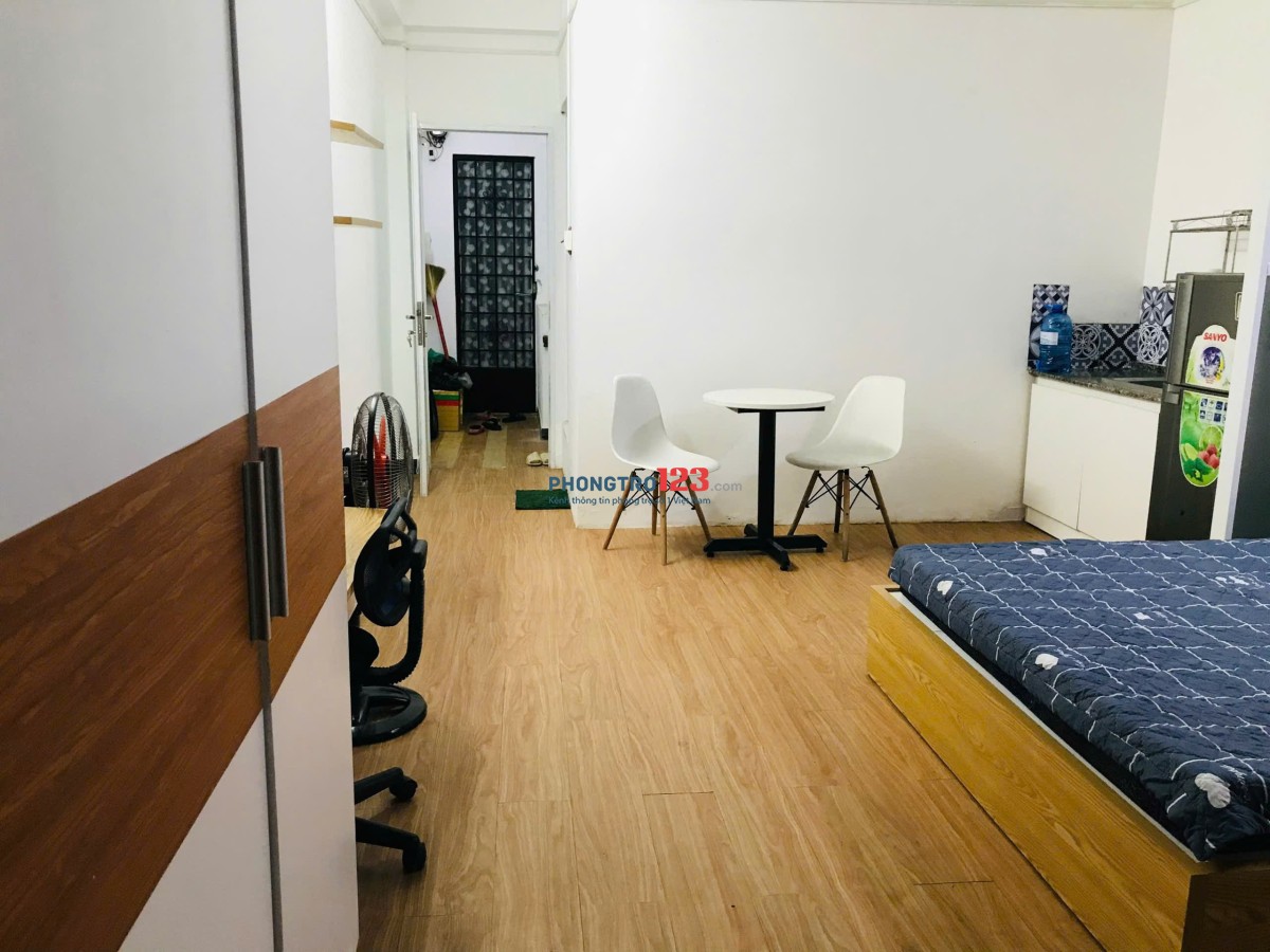 Trống phòng 35m2 full nội thất, Bancol thoáng Mê Linh, quận Bình Thạnh, gần Quận 1, Hàng xanh