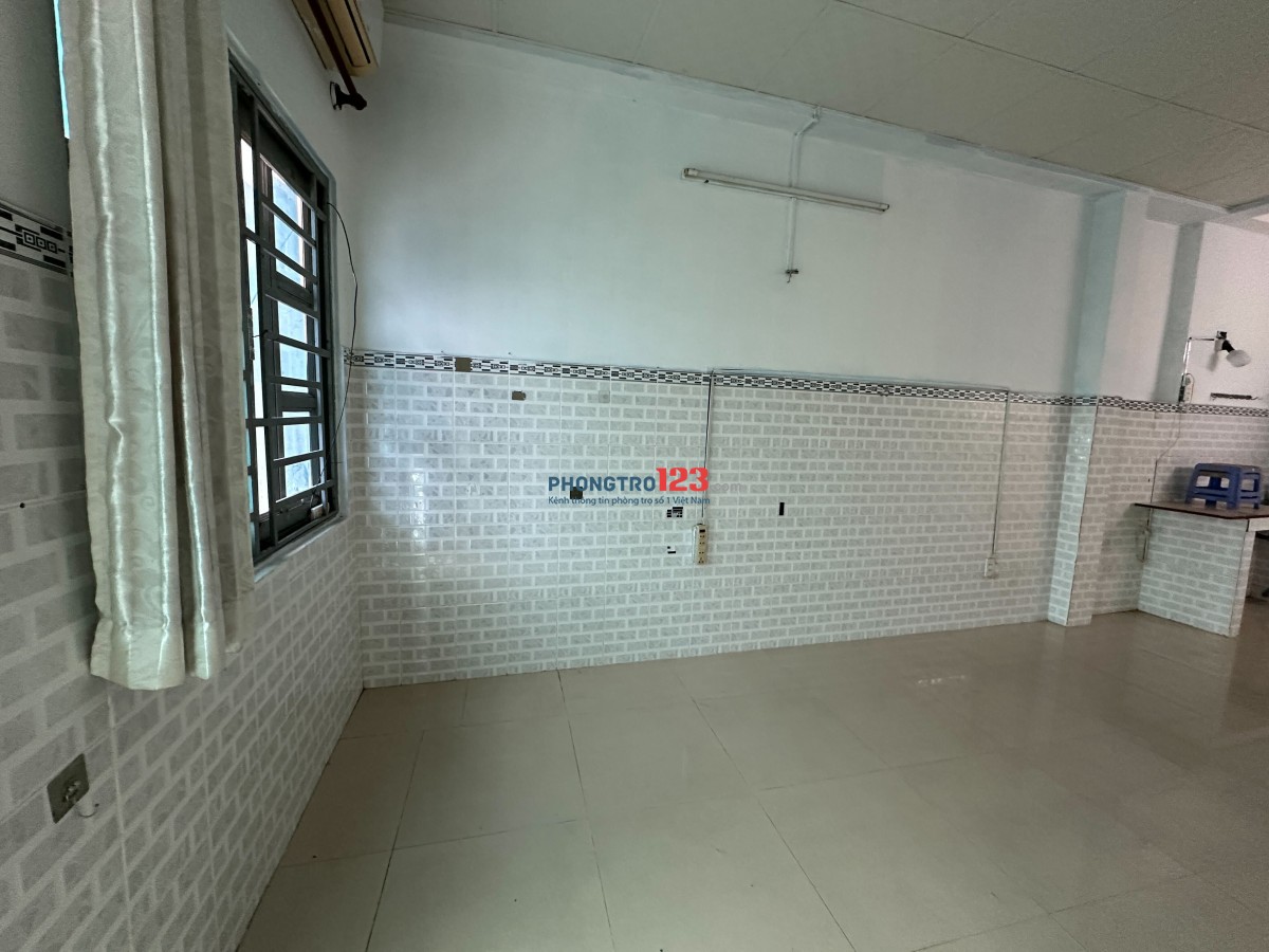 Cho thuê phòng 30m2 lầu 4 phường 15 quận 10
