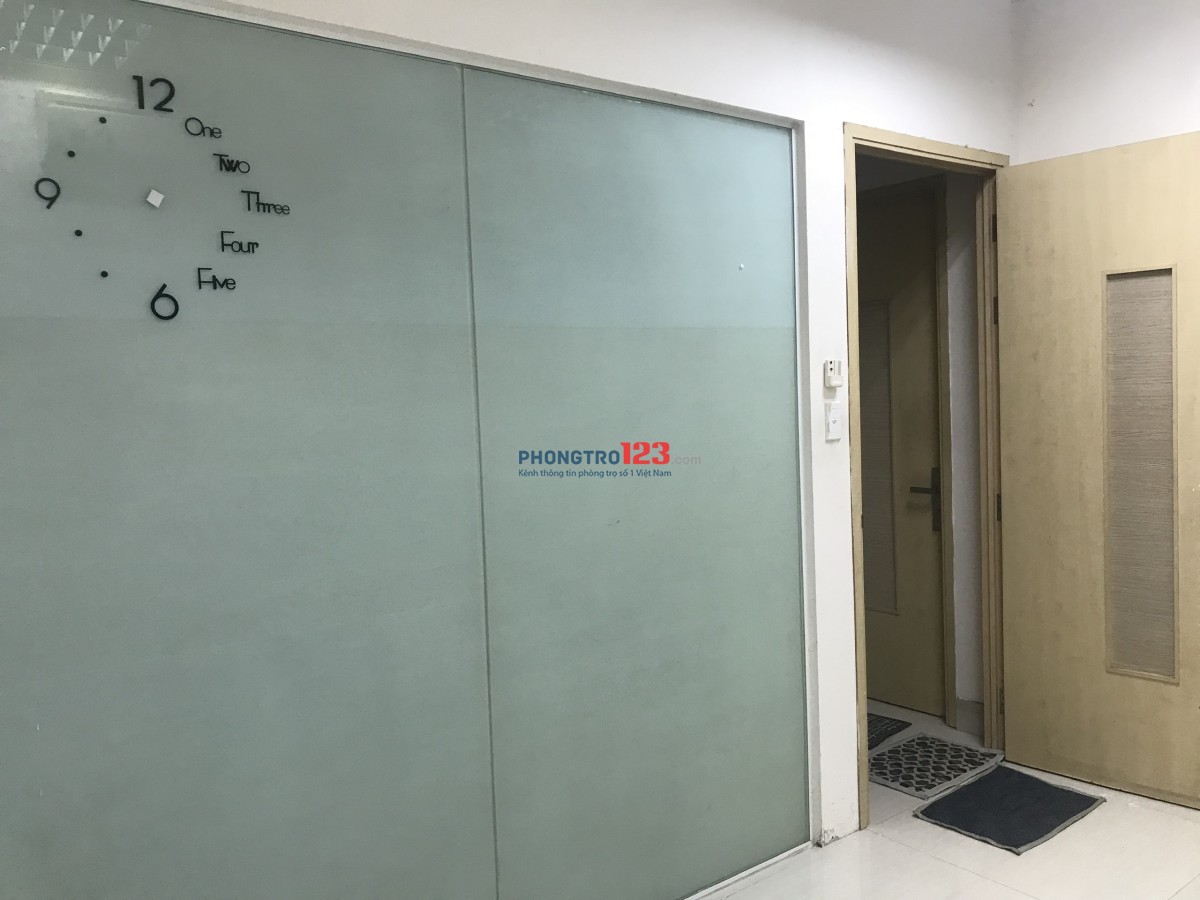 Phòng Lầu 1 - Rộng 15m2 - Có Tủ lạnh - hầm xe lớn - tách bếp, có khu tập Gym trong nhà. Chỉ 3,2tr/th