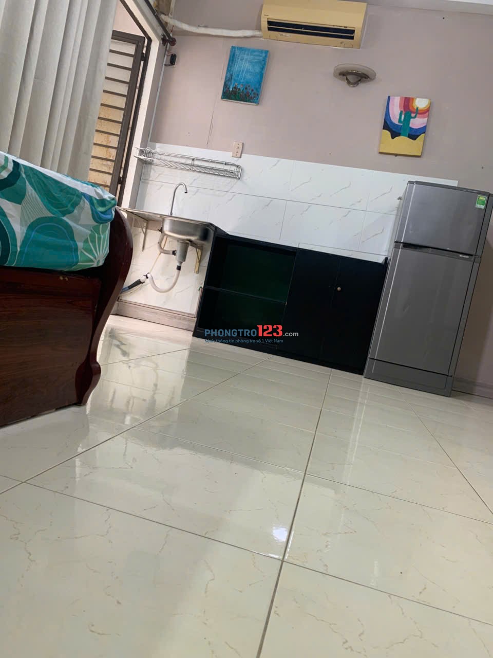 Phòng 40m2, 410 Lê Quang Định, có ban công thoáng mát, ngay đường lớn thuận tiện di chuyển