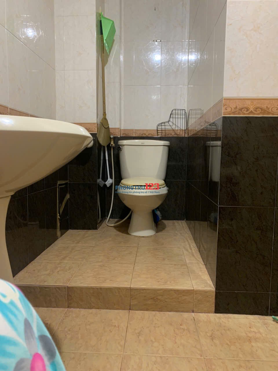 Phòng 40m2, 410 Lê Quang Định, có ban công thoáng mát, ngay đường lớn thuận tiện di chuyển