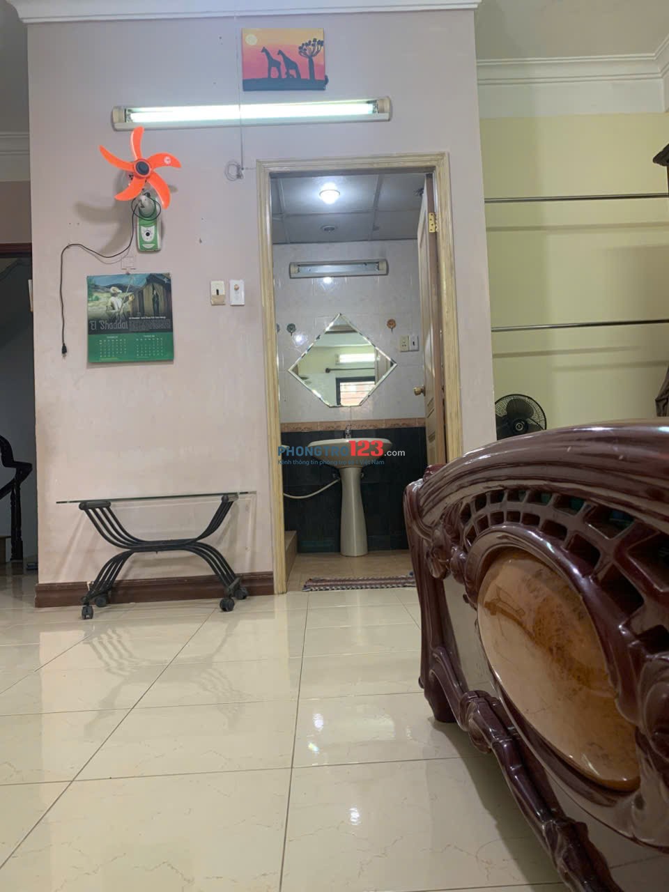 Phòng 40m2, 410 Lê Quang Định, có ban công thoáng mát, ngay đường lớn thuận tiện di chuyển