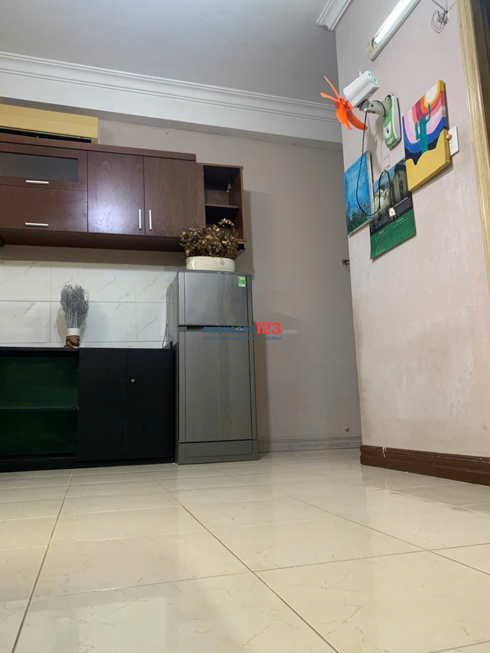 Phòng 40m2, 410 Lê Quang Định, có ban công thoáng mát, ngay đường lớn thuận tiện di chuyển