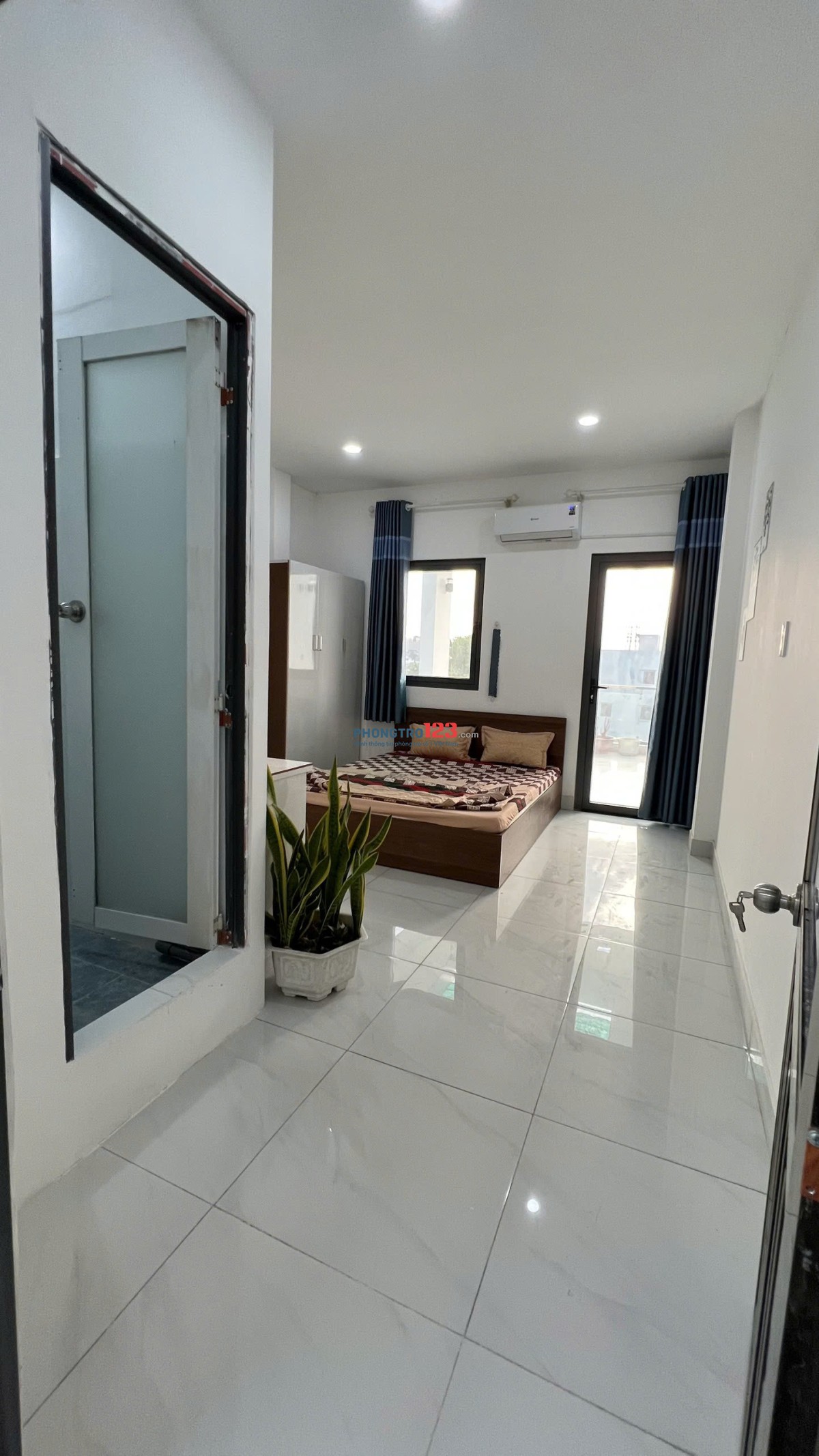Chính chủ cho thuê Phòng Ban Công Tách bếp đầy Đủ Nội Thất Giá 4tr
