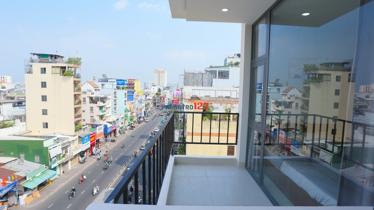 Căn hộ 1PN Cửa sổ 3 mặt Kính, Full Nội thất cao cấp - ngã tư Hàng Xanh, Quận Bình Thạnh