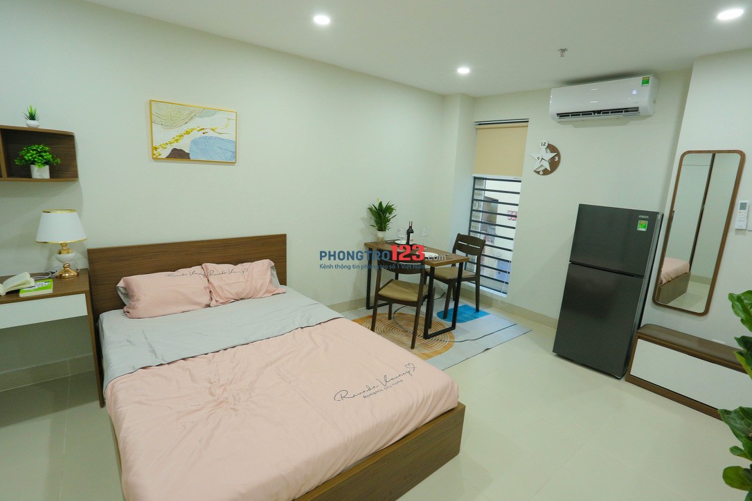 Căn hộ 1PN Cửa sổ 3 mặt Kính, Full Nội thất cao cấp - ngã tư Hàng Xanh, Quận Bình Thạnh