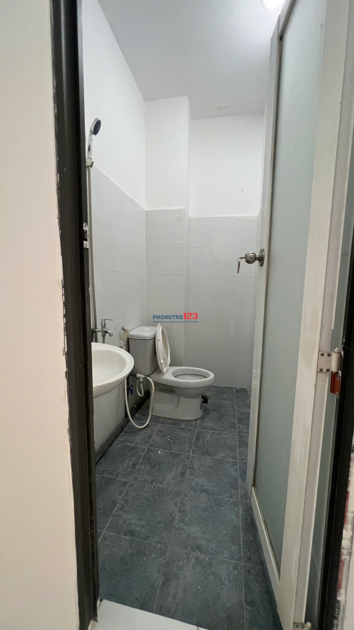 Chính chủ cho thuê Phòng Ban Công Tách bếp đầy Đủ Nội Thất Giá 4tr