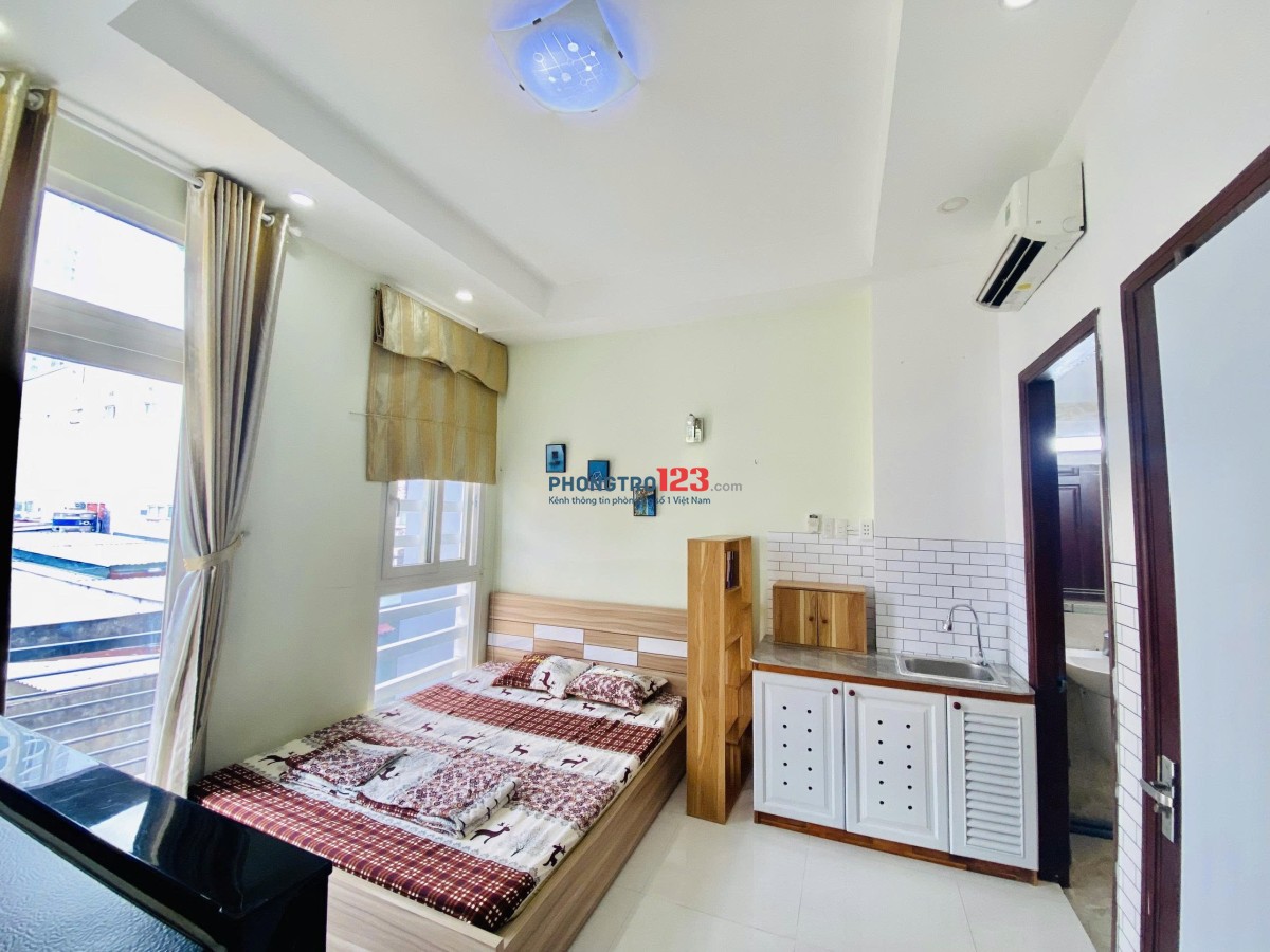 Cho thuê phòng ban công, cửa sổ, full nội thất. Bình Thạnh gần ngã tư hàng xanh, hutech, hồng bàng