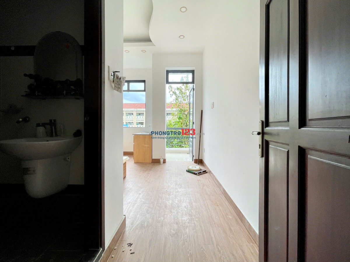 Studio ban công 5x sát bên vlu đi bộ