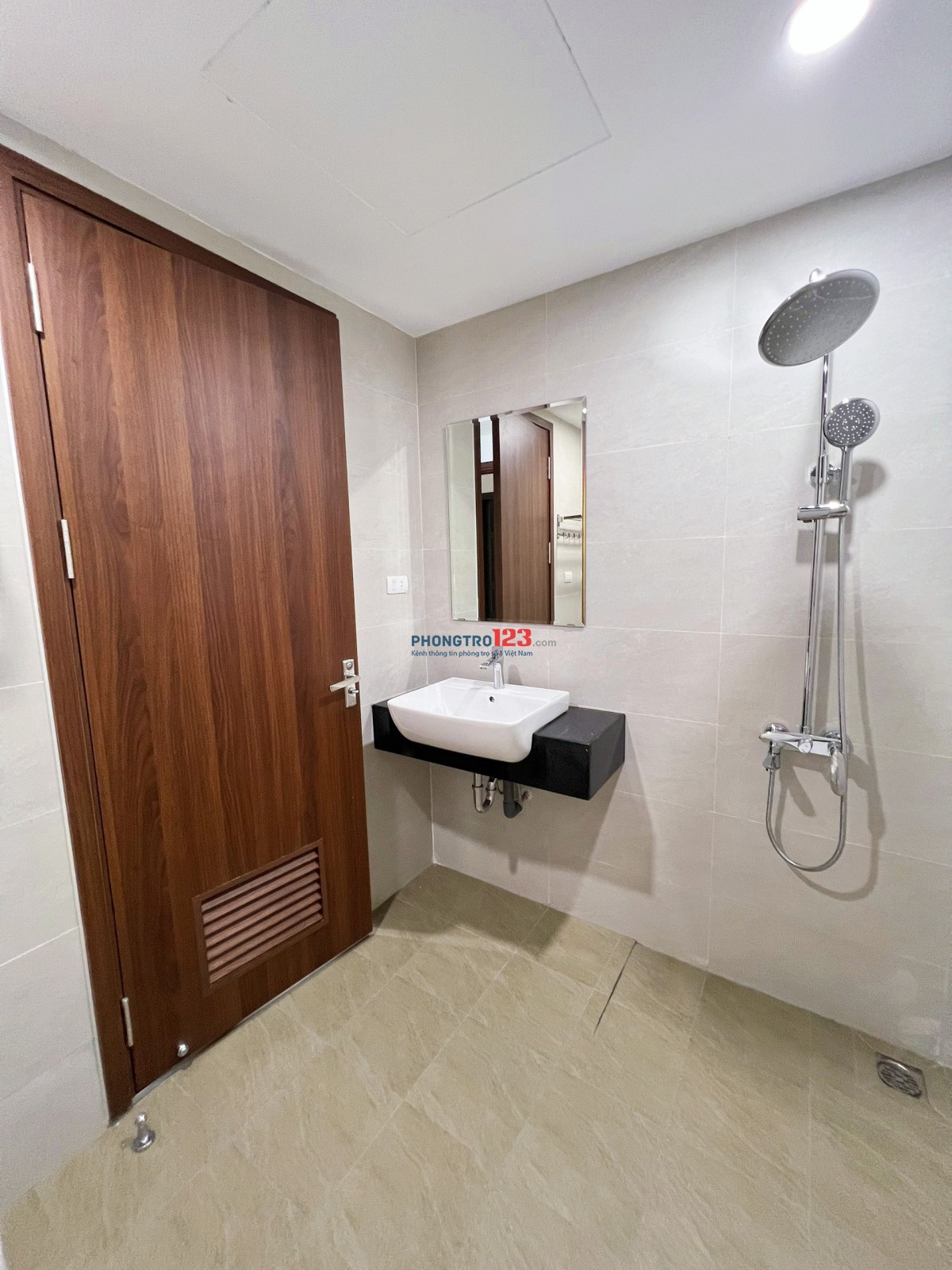 CHÍNH CHỦ CHO THUÊ CĂN STUDIO 40m2 CÓ BAN CÔNG KHU VỰC ĐỘI CẤN, BA ĐÌNH FULL ĐỒ OTO ĐỖ CỬA