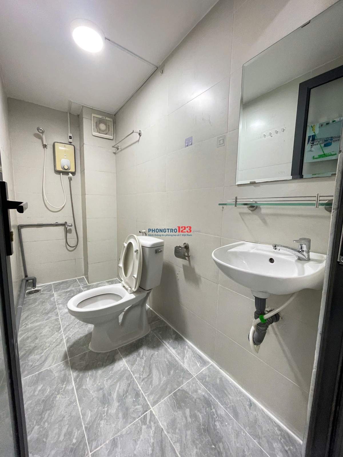 PHÒNG 30M² - FULL NỘI THẤT - NGAY ĐẠI HỌC VĂN LANG - CHỈ 5TR8