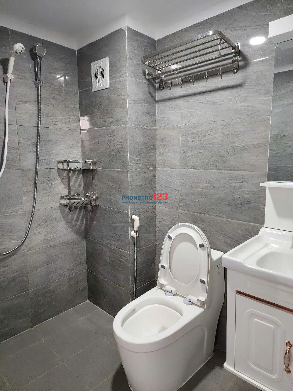 Phòng Trọ Có Gác Đầy Đủ Nội Thất ngay Etown Cộng Hòa